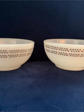 Vintage lot of 2 termocrisa White milk glass Bowls with Leaf and Dot Border